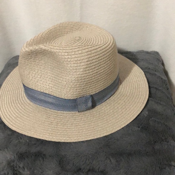 Women hat - Picture 2 of 3